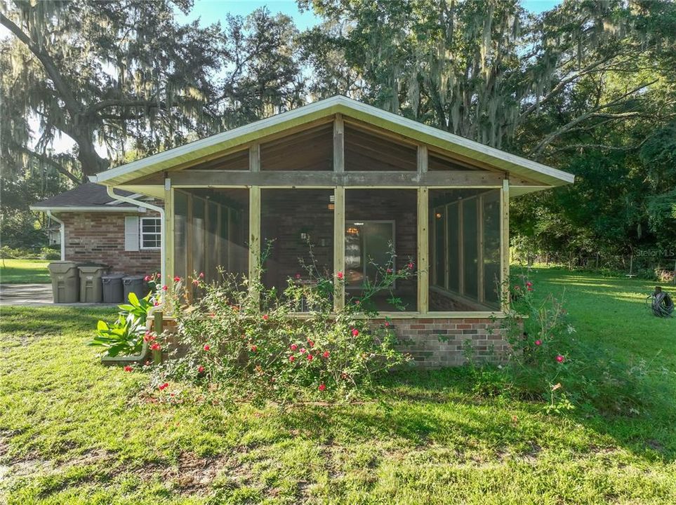 For Sale: $289,900 (2 beds, 2 baths, 1252 Square Feet)
