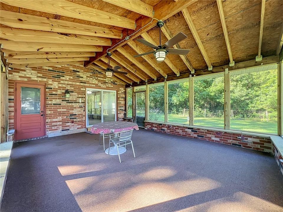 For Sale: $289,900 (2 beds, 2 baths, 1252 Square Feet)