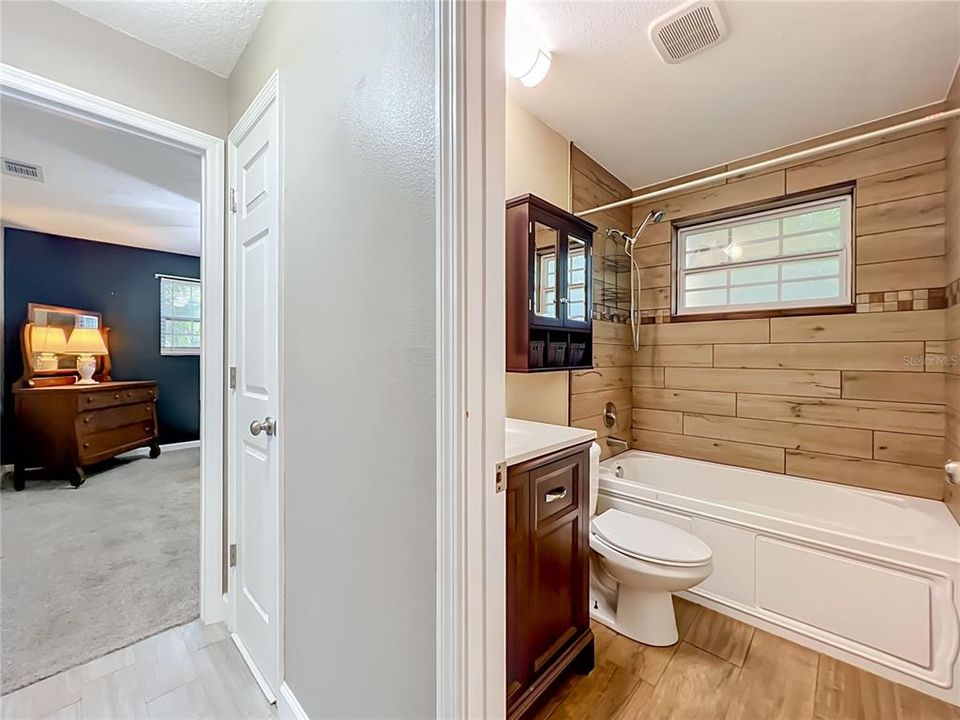 For Sale: $289,900 (2 beds, 2 baths, 1252 Square Feet)