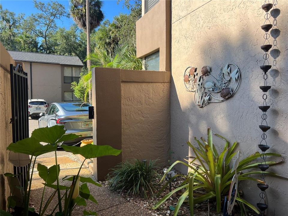 For Sale: $234,999 (2 beds, 2 baths, 1199 Square Feet)