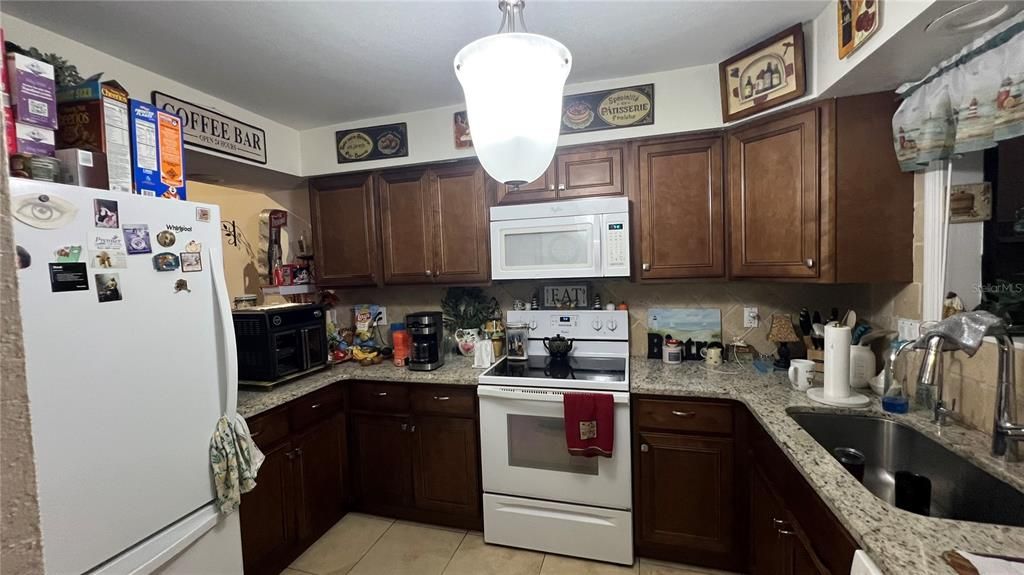 For Sale: $234,999 (2 beds, 2 baths, 1199 Square Feet)
