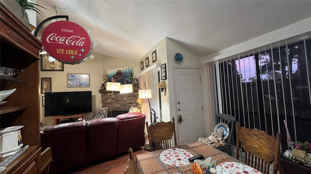 For Sale: $234,999 (2 beds, 2 baths, 1199 Square Feet)