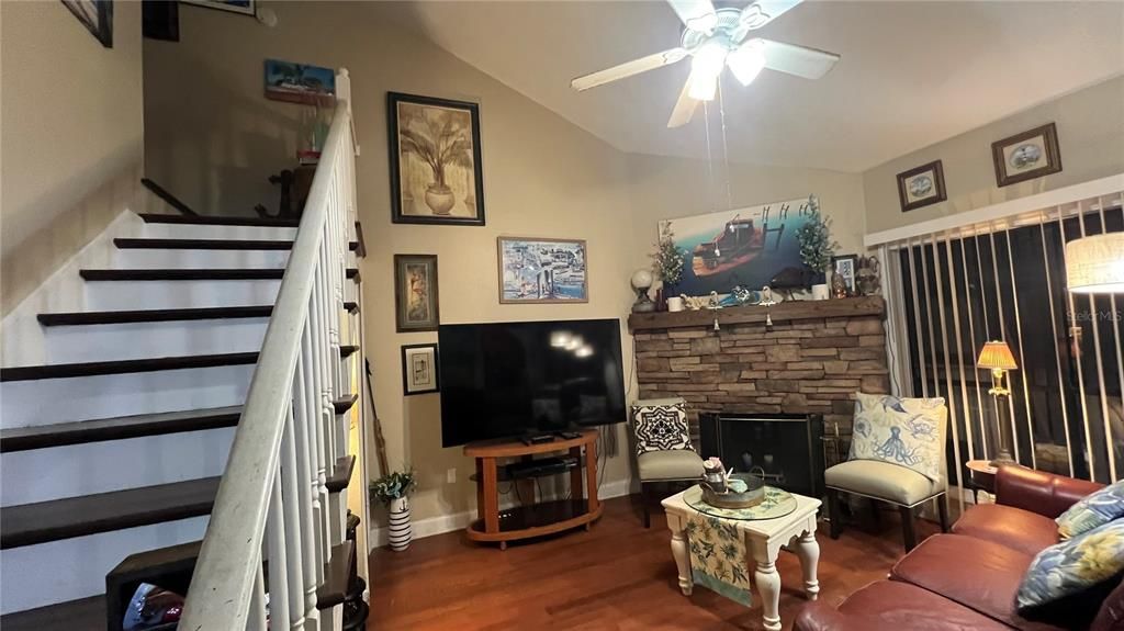 For Sale: $234,999 (2 beds, 2 baths, 1199 Square Feet)