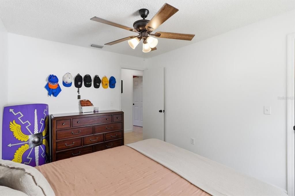 For Sale: $215,000 (2 beds, 1 baths, 840 Square Feet)