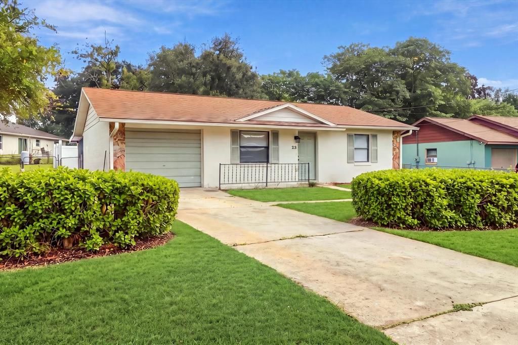 For Sale: $215,000 (2 beds, 1 baths, 840 Square Feet)