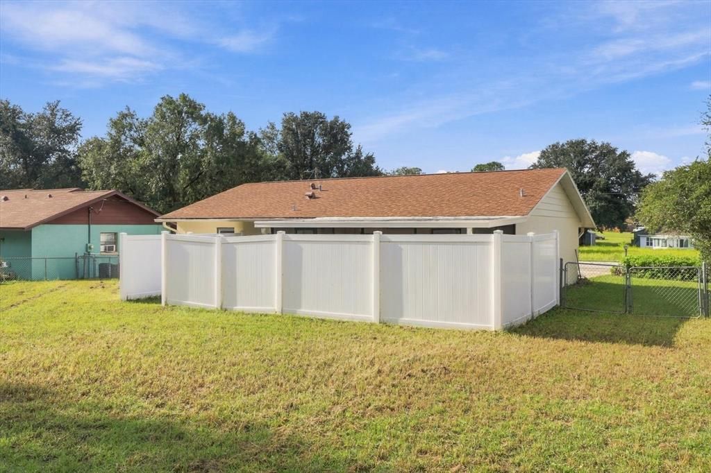 For Sale: $215,000 (2 beds, 1 baths, 840 Square Feet)