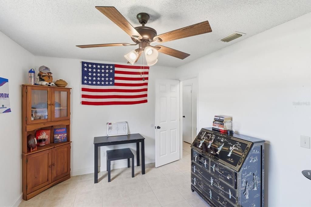 For Sale: $215,000 (2 beds, 1 baths, 840 Square Feet)