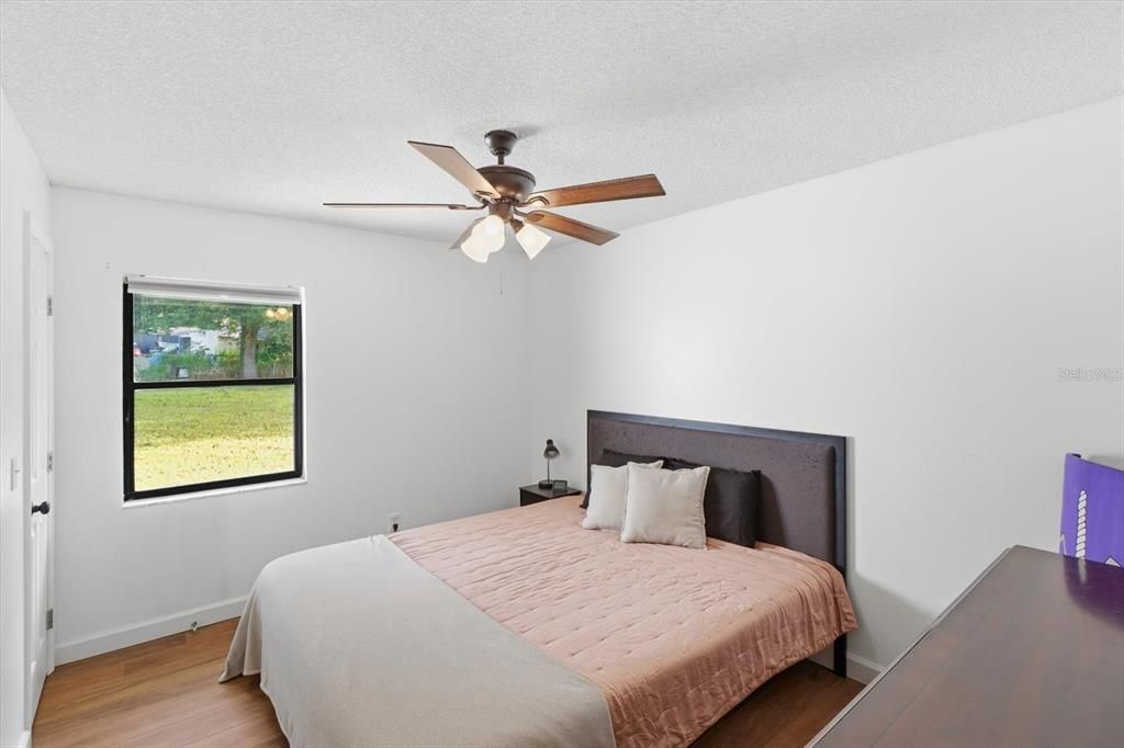 For Sale: $215,000 (2 beds, 1 baths, 840 Square Feet)