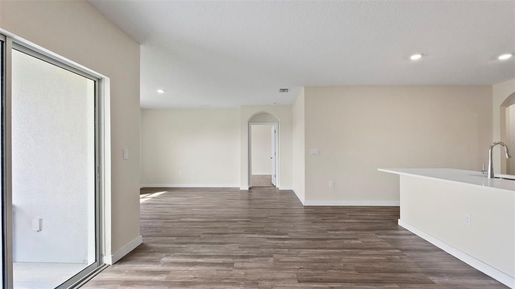 En Venta: $439,900 (4 camas, 2 baños, 1846 Pies cuadrados)