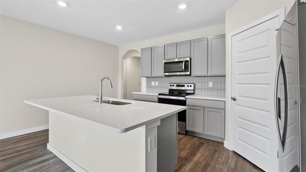 En Venta: $439,900 (4 camas, 2 baños, 1846 Pies cuadrados)
