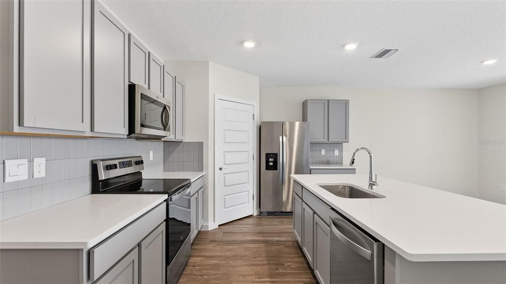 En Venta: $439,900 (4 camas, 2 baños, 1846 Pies cuadrados)