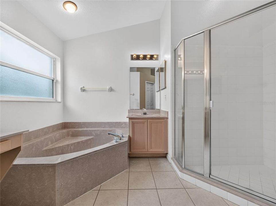 En Venta: $499,000 (4 camas, 2 baños, 2315 Pies cuadrados)