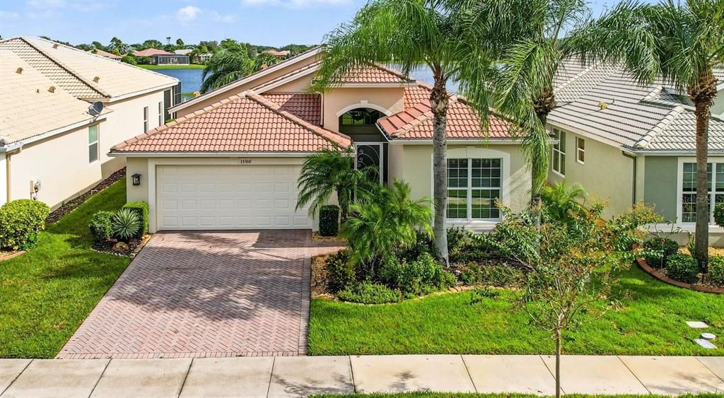 Activo con contrato: $439,900 (3 camas, 2 baños, 2061 Pies cuadrados)