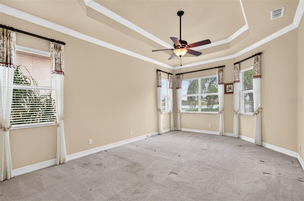 Activo con contrato: $439,900 (3 camas, 2 baños, 2061 Pies cuadrados)