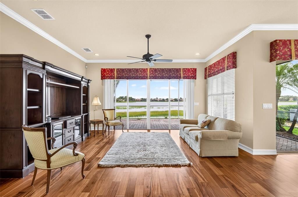 Activo con contrato: $439,900 (3 camas, 2 baños, 2061 Pies cuadrados)