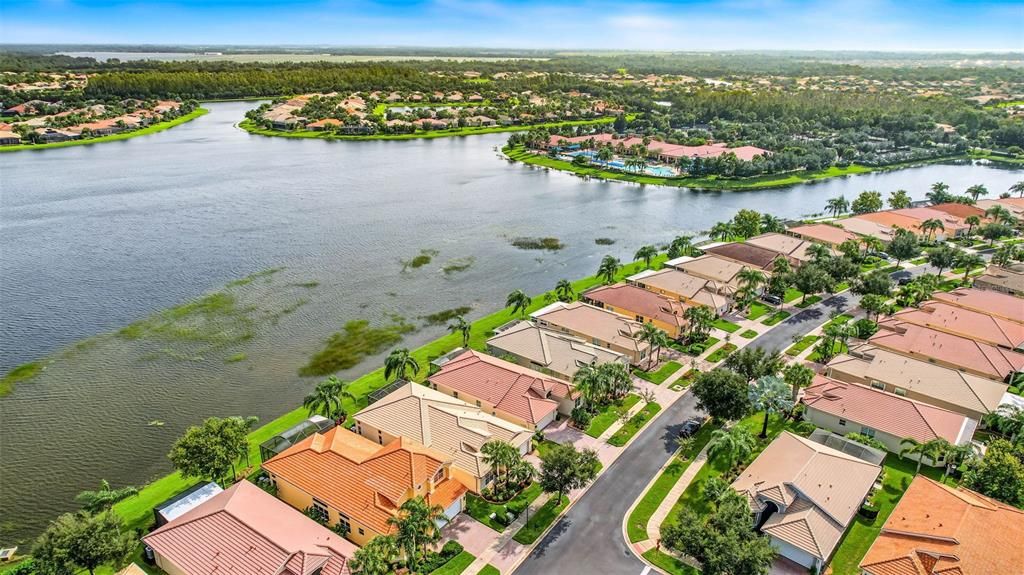 Activo con contrato: $439,900 (3 camas, 2 baños, 2061 Pies cuadrados)