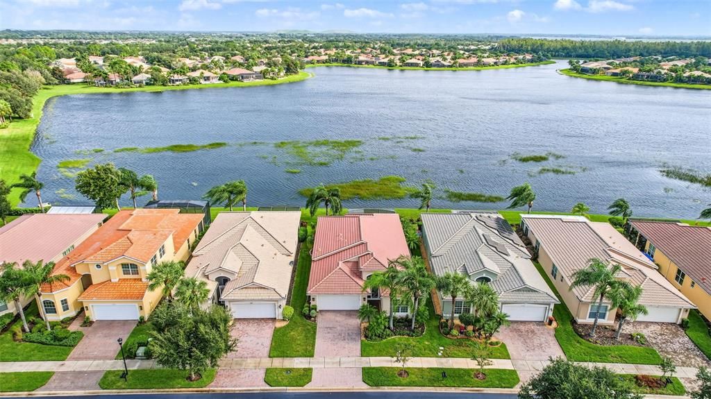 Activo con contrato: $439,900 (3 camas, 2 baños, 2061 Pies cuadrados)