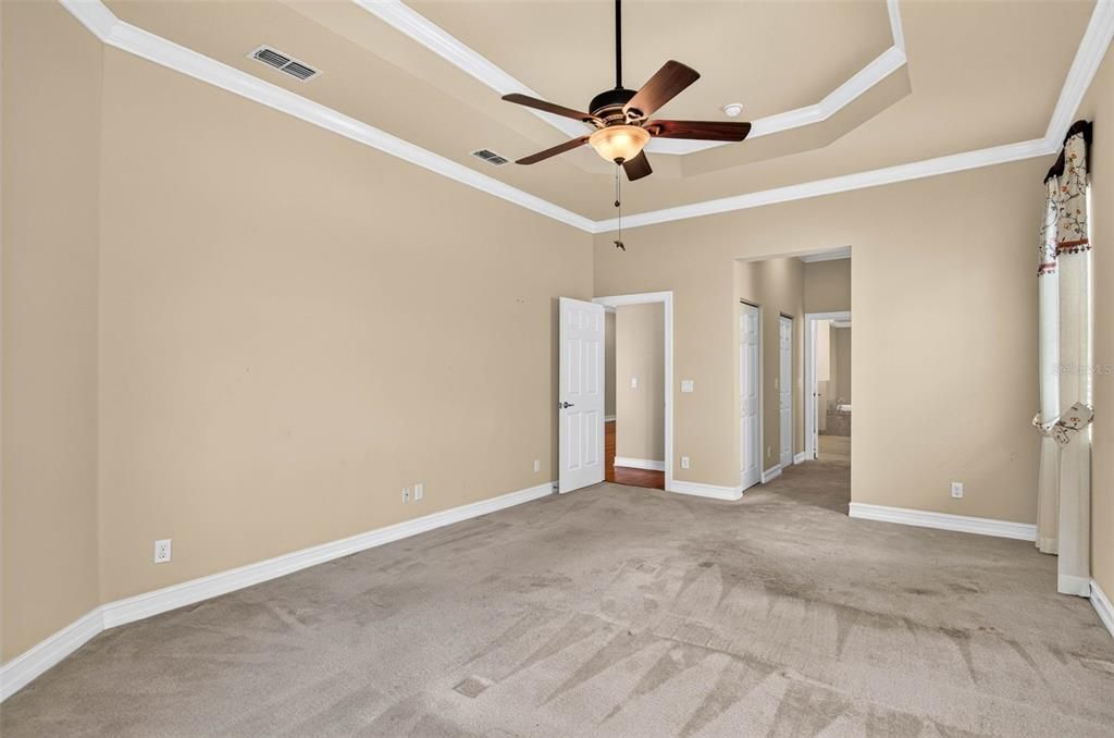 Activo con contrato: $439,900 (3 camas, 2 baños, 2061 Pies cuadrados)