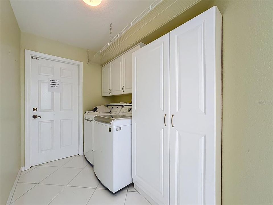 На продажу: $449,000 (3 спален, 2 ванн, 2203 Квадратных фут)