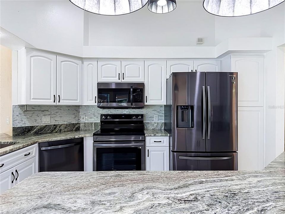 На продажу: $449,000 (3 спален, 2 ванн, 2203 Квадратных фут)
