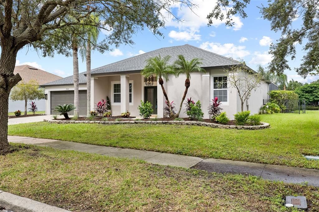 For Sale: $949,000 (5 beds, 3 baths, 3091 Square Feet)