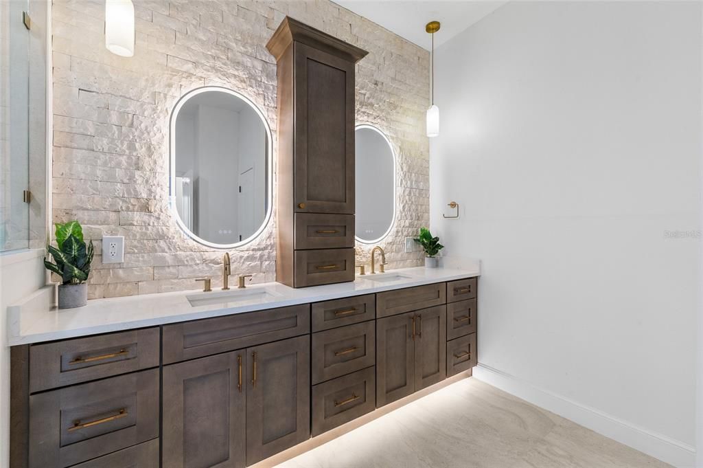 For Sale: $949,000 (5 beds, 3 baths, 3091 Square Feet)