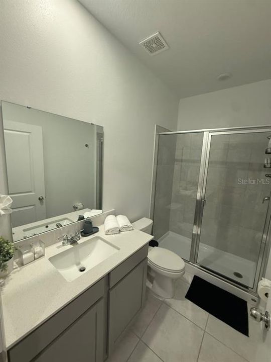For Rent: $1,350 (1 beds, 1 baths, 700 Square Feet)