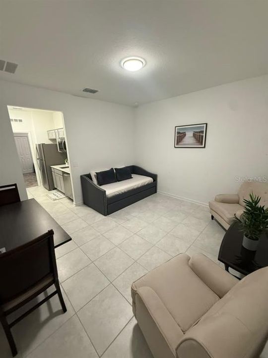 For Rent: $1,350 (1 beds, 1 baths, 700 Square Feet)