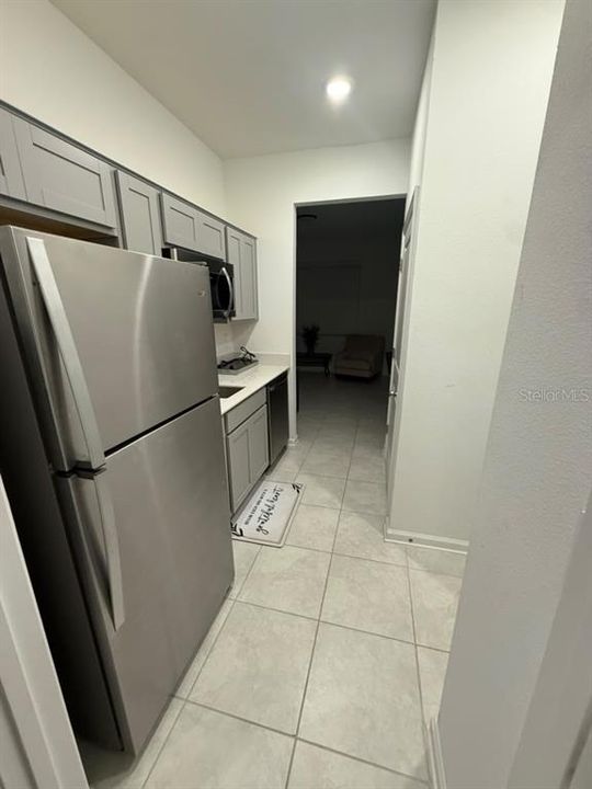 For Rent: $1,350 (1 beds, 1 baths, 700 Square Feet)