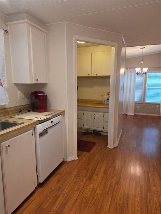 For Sale: $124,900 (2 beds, 2 baths, 1408 Square Feet)