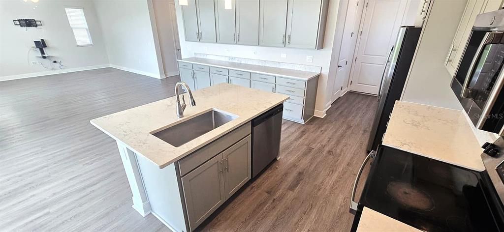 В аренду: $2,950 (5 спален, 3 ванн, 3106 Квадратных фут)