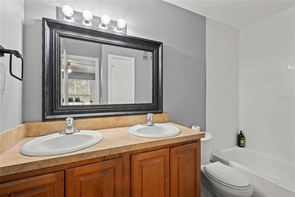 For Sale: $136,500 (2 beds, 2 baths, 934 Square Feet)