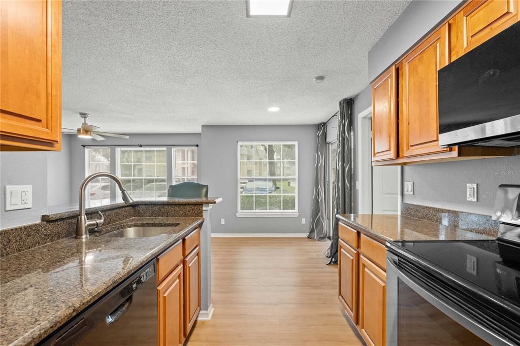 For Sale: $136,500 (2 beds, 2 baths, 934 Square Feet)