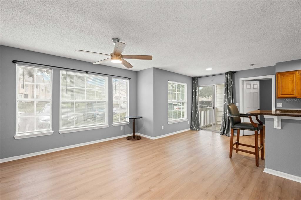 For Sale: $136,500 (2 beds, 2 baths, 934 Square Feet)