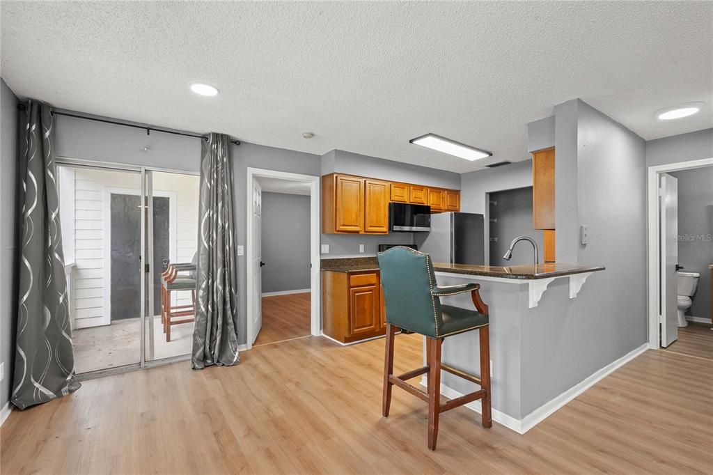For Sale: $136,500 (2 beds, 2 baths, 934 Square Feet)