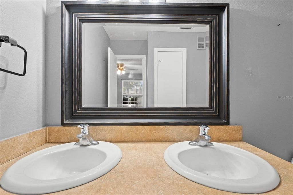 For Sale: $136,500 (2 beds, 2 baths, 934 Square Feet)