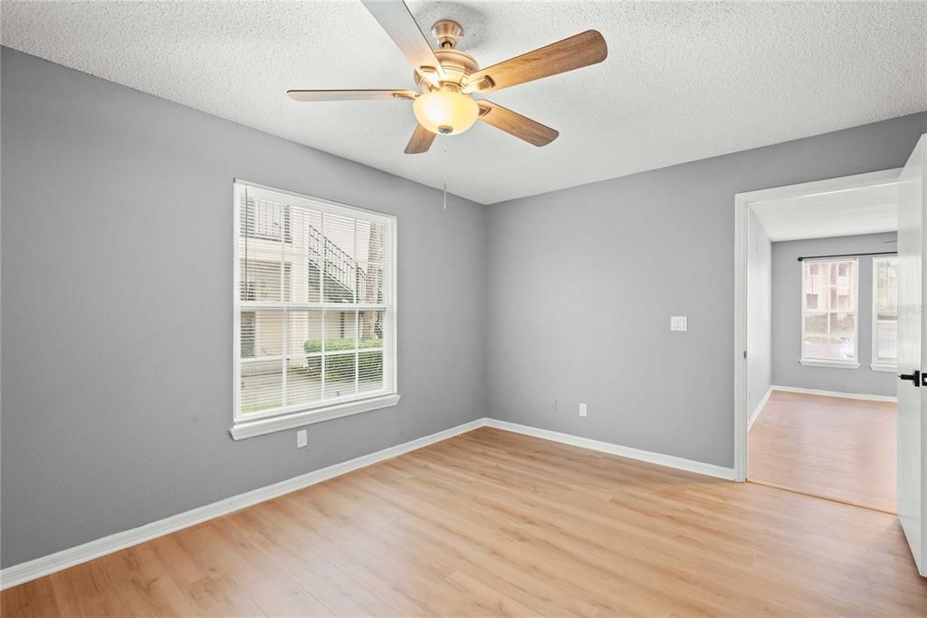 For Sale: $136,500 (2 beds, 2 baths, 934 Square Feet)