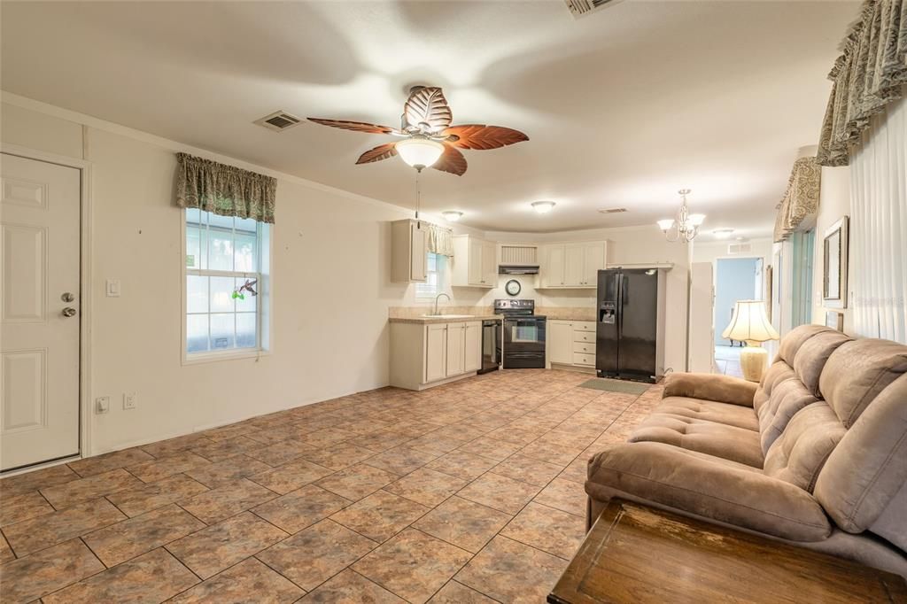 En Venta: $450,000 (2 camas, 1 baños, 840 Pies cuadrados)