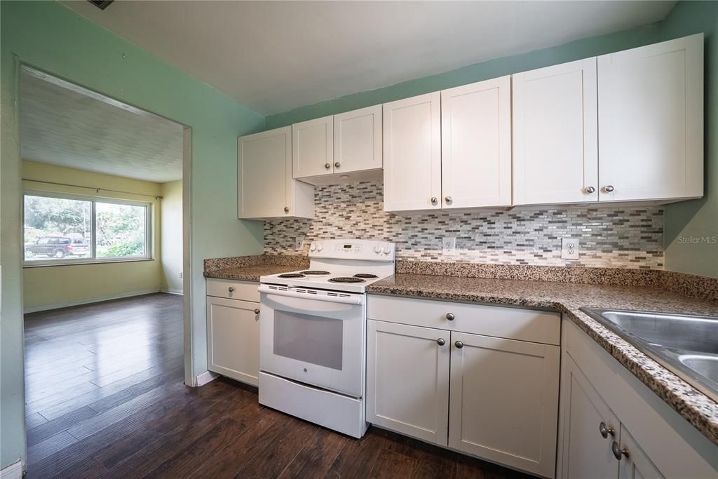 For Sale: $349,000 (2 beds, 1 baths, 976 Square Feet)