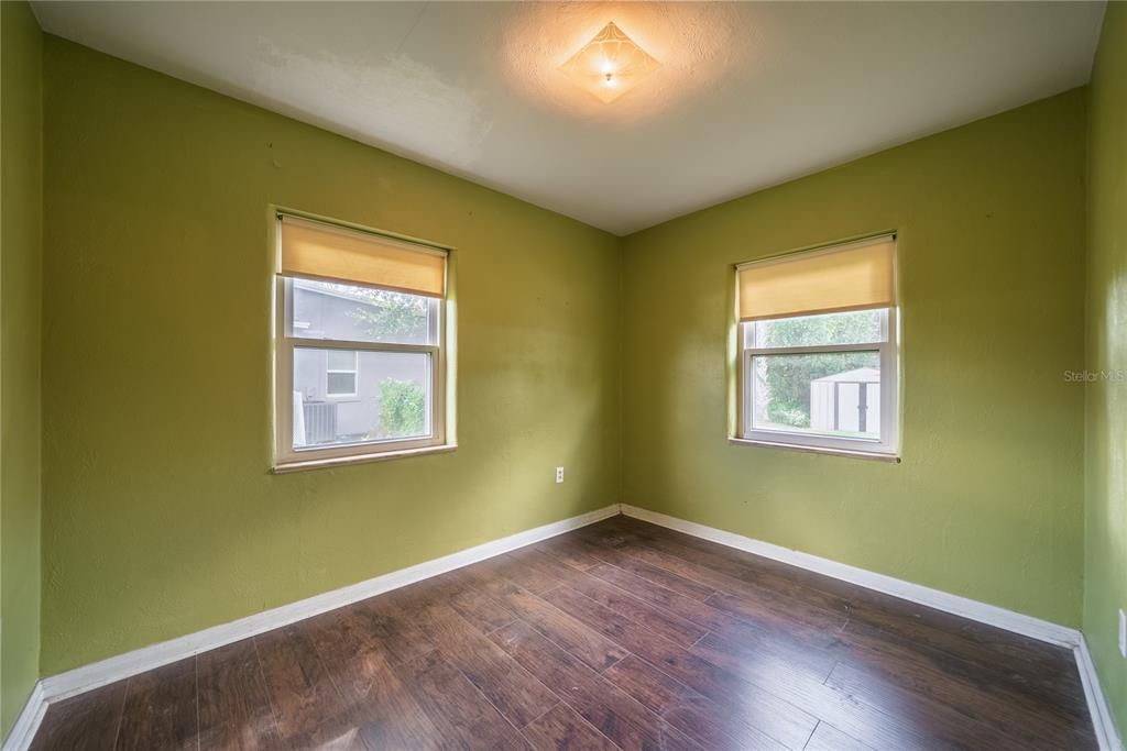 For Sale: $349,000 (2 beds, 1 baths, 976 Square Feet)