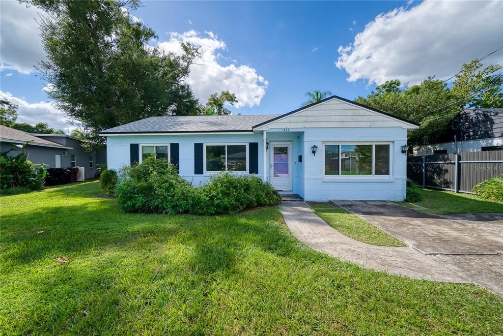 For Sale: $349,000 (2 beds, 1 baths, 976 Square Feet)
