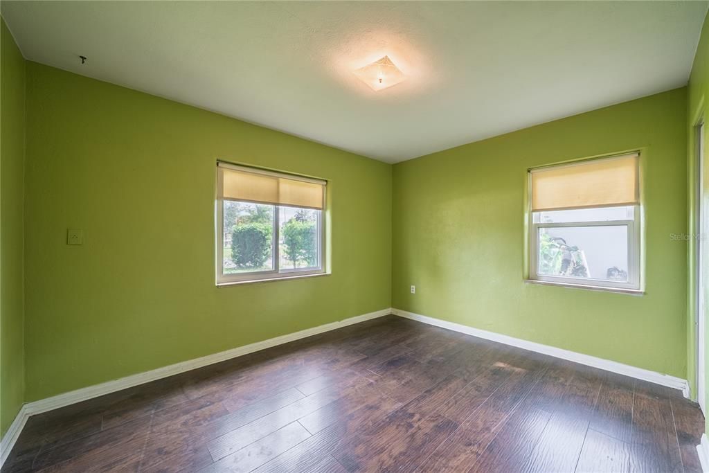 For Sale: $349,000 (2 beds, 1 baths, 976 Square Feet)