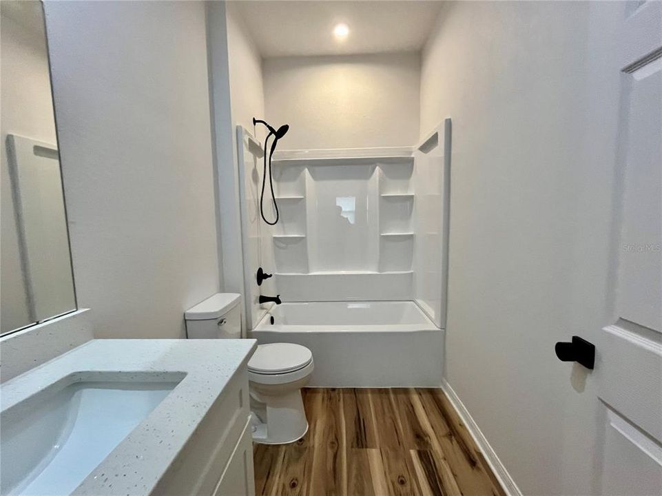 На продажу: $294,900 (3 спален, 2 ванн, 1330 Квадратных фут)