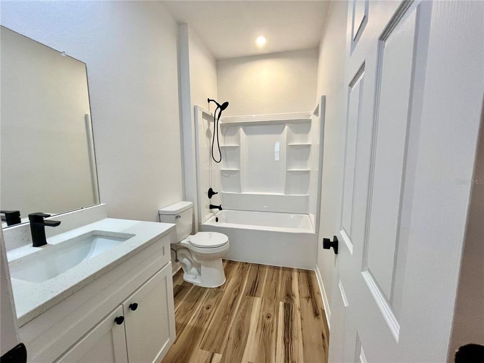 На продажу: $294,900 (3 спален, 2 ванн, 1330 Квадратных фут)