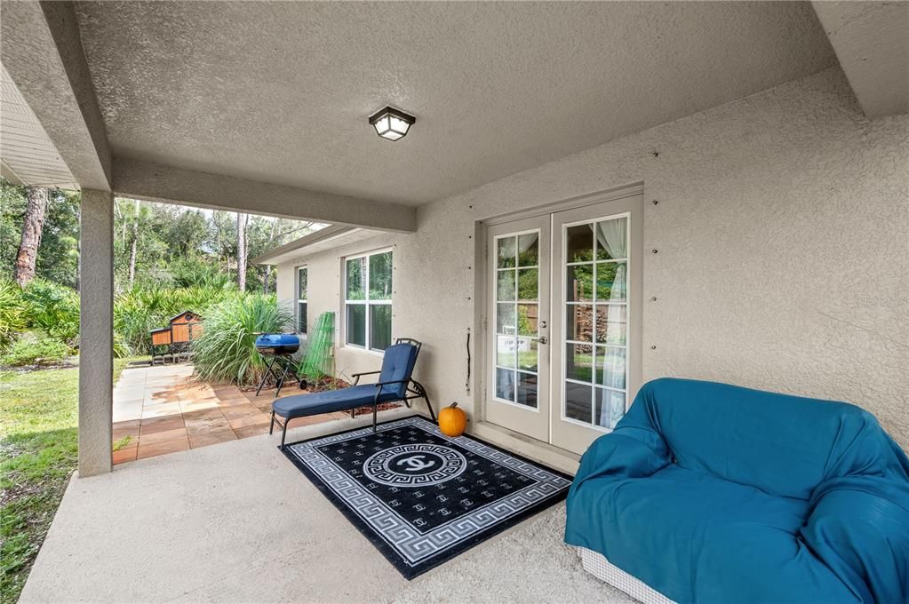 For Sale: $359,900 (3 beds, 2 baths, 2035 Square Feet)