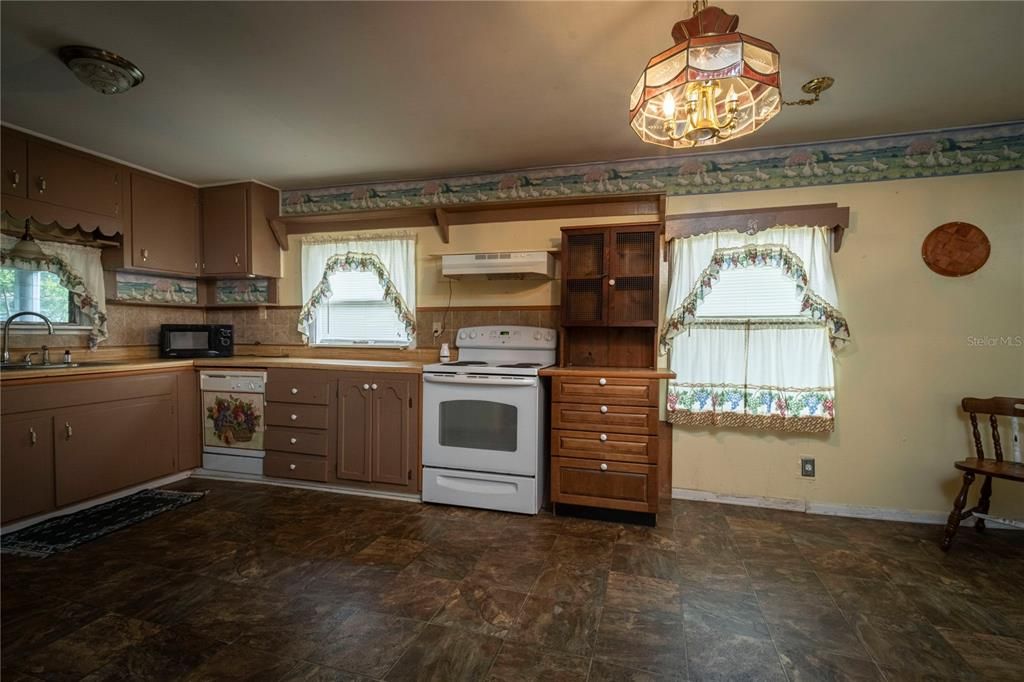 На продажу: $325,000 (4 спален, 2 ванн, 1448 Квадратных фут)