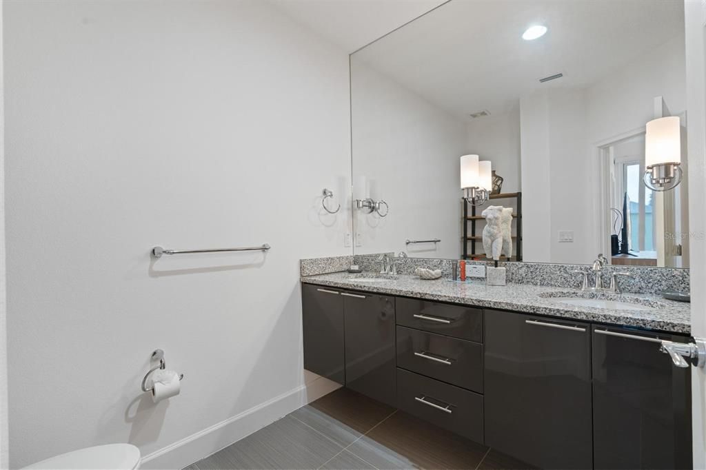 For Rent: $2,500 (3 beds, 2 baths, 1512 Square Feet)