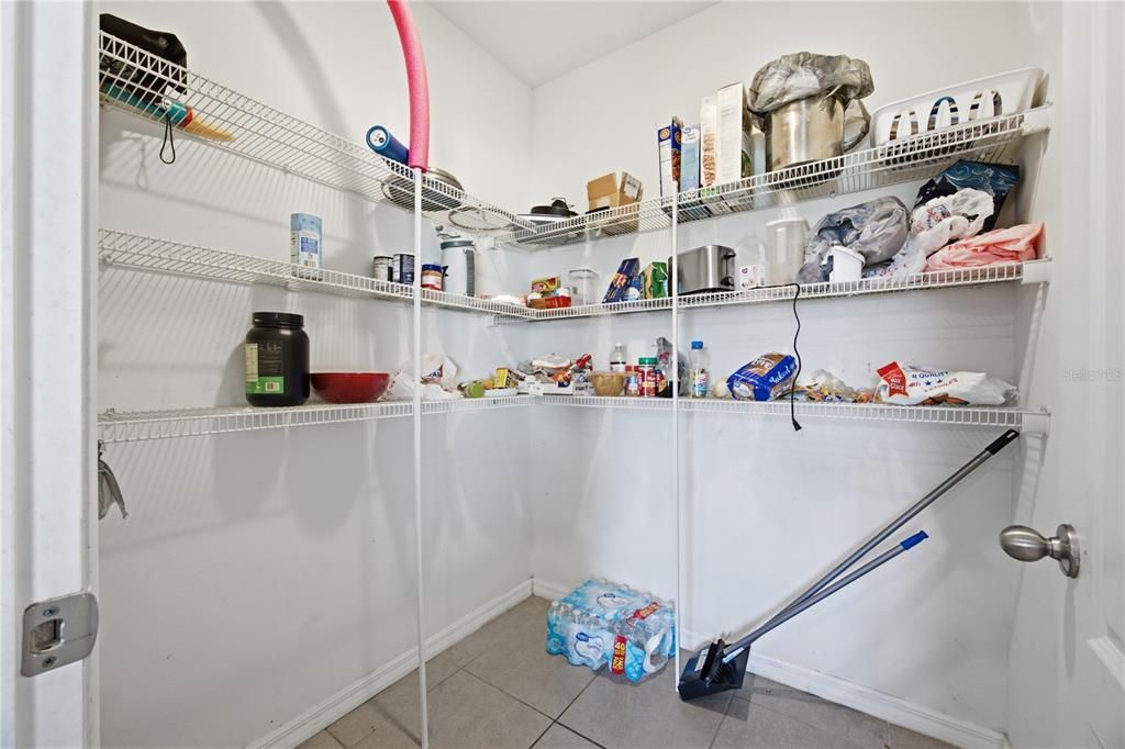 В аренду: $2,800 (4 спален, 2 ванн, 2526 Квадратных фут)