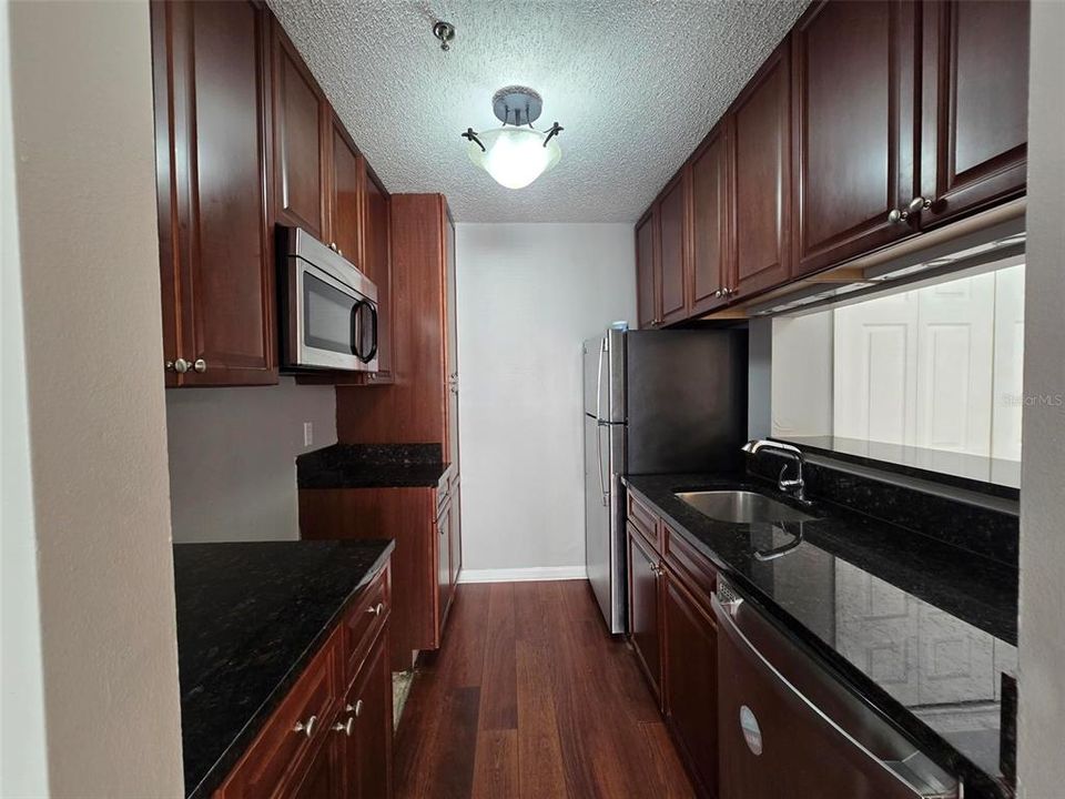 В аренду: $1,295 (1 спален, 1 ванн, 665 Квадратных фут)