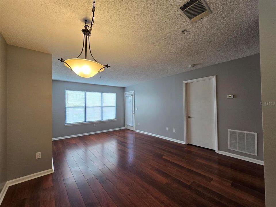 В аренду: $1,295 (1 спален, 1 ванн, 665 Квадратных фут)